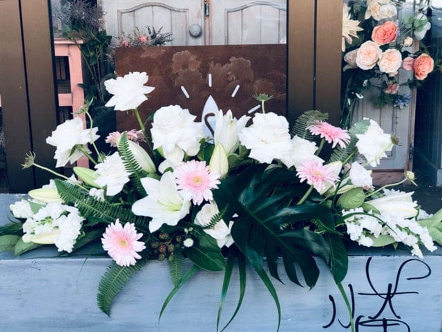 Casket Spray Flowers McMahons Point – Classic Farewell Tribute