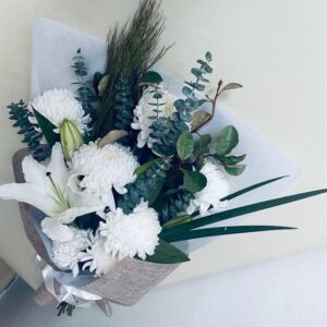 Chrysanthemums with oriental lily and mix Foliage 600hx450w